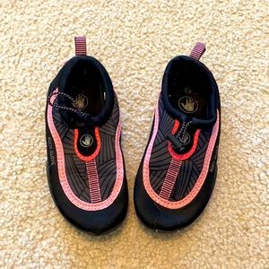 Body Glove Water Shoes with adjustable shock lace